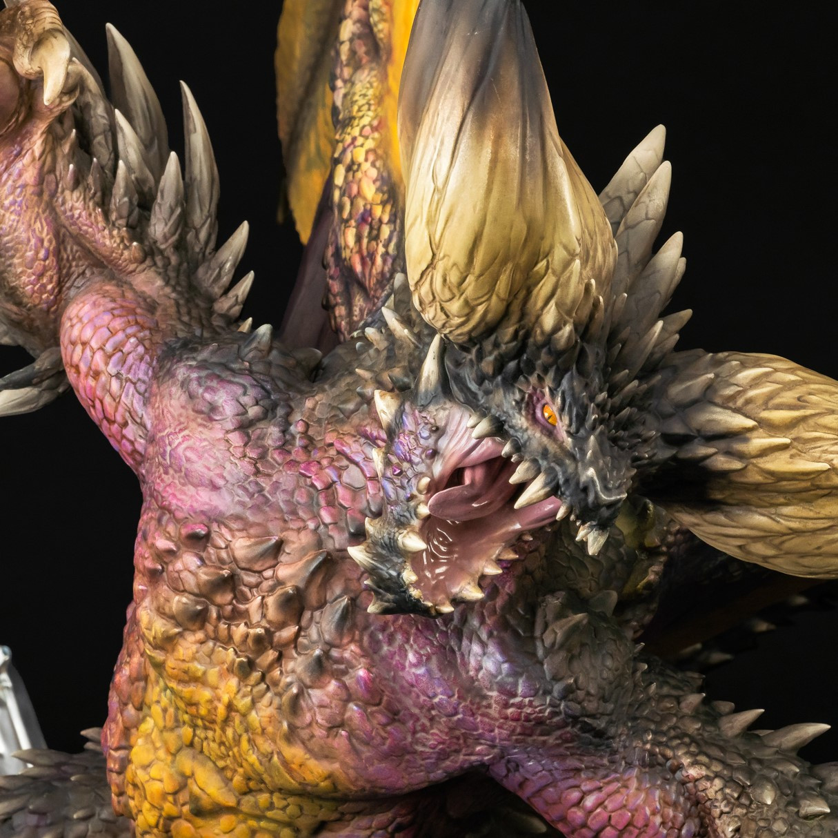 PA Monster Hunter World Nergigante Statue