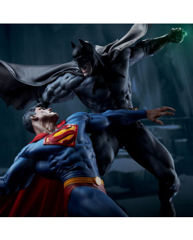 SC Batman Vs Superman Diorama
